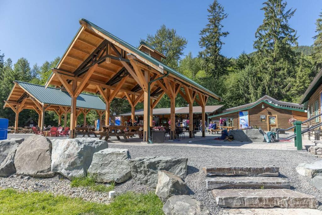 R & R Chalet At Mt. Rainier Ashford Exterior photo